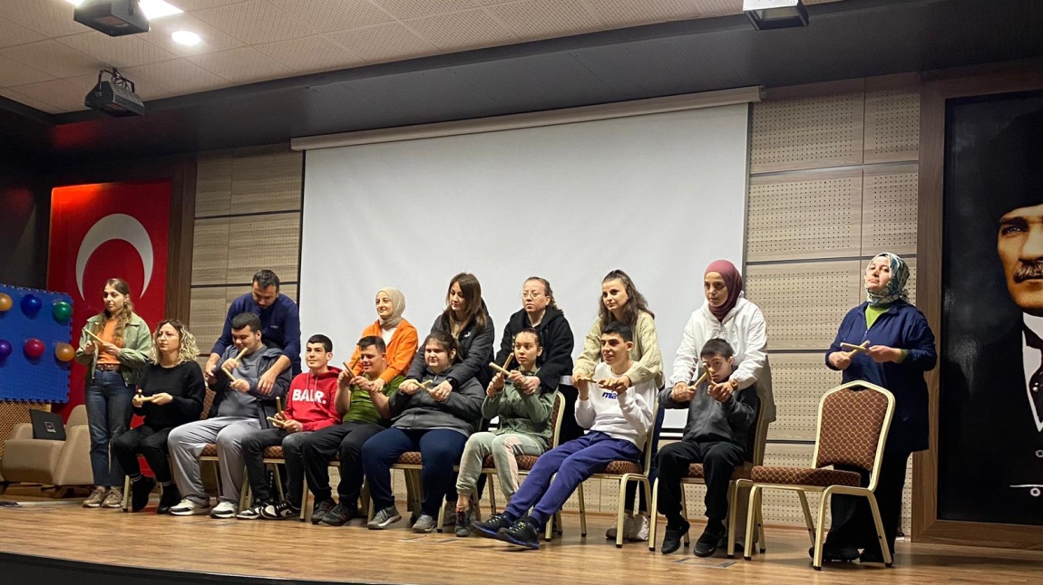 ENGELLİLER HAFTASI VE ANNELER GÜNÜ KAPSAMINDA FARKINDALIK PROGRAMI GERÇEKLEŞTİRDİK